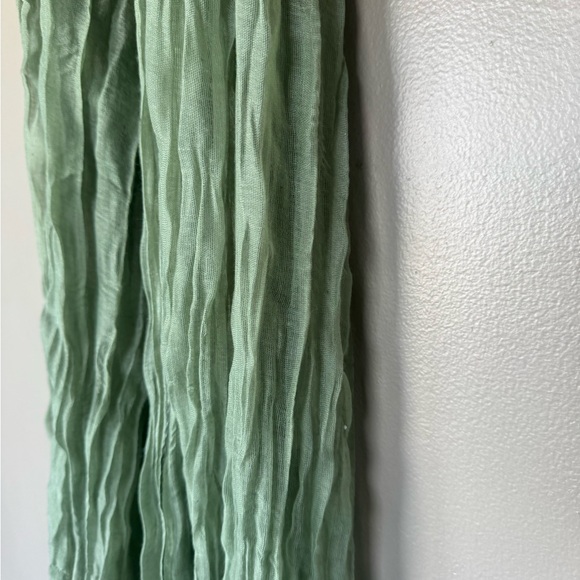 NWOT Slightly Damaged Elegant Long Green Crinkle Scarf Women’s Accessory Wrap - Picture 4 of 9